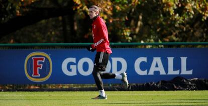 Bale, entrenándose con la selección de Gales.