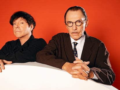 Los hermanos Russell (izquierda) y Ron Mael, componentes de la banda Sparks, en abril pasado.