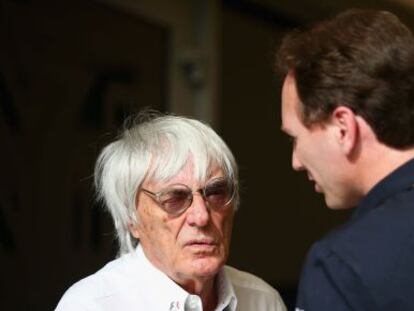 Ecclestone habla con Christian Horner, del equipo de Red Bull.