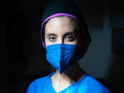La neurocirujana Gloria Villalba (Barcelona, 48 años) ha realizado más de 5.000 cirugías cerebrales en su carrera.