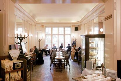 Aunque el café y el <i>apfelstrudel</i>  sean dignos de mención, el verdadero atractivo del Café Einstein de Berlín son las elegantes salas de esta villa de 1898.