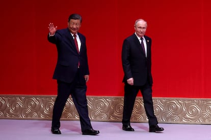 El presidente ruso Vladimir Putin y el chino Xi Jinping a la llegada en Beijing al concierto en mayo de 2024 que celebraba el 75 aniversario del establecimiento de las relaciones diplomáticas entre los dos países.