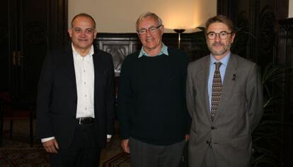 Joan Calabuig y Joan Ribó (izda. y centro) y Pablo Broseta, cónsul de Francia en Valencia.