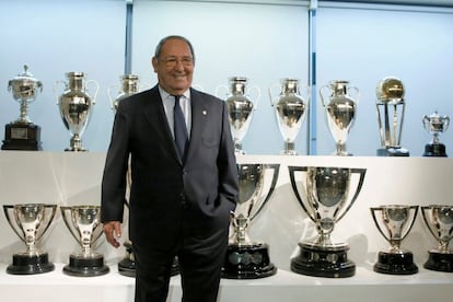 El exfutbolista Francisco Gento, único jugador de la historia en ganar seis Copas de Europa, falleció este martes a los 88 años. El deportista jugó en el Real Madrid un total de 18 temporadas, desde 1953 a 1971, durante las cuales ganó, además de las mencionadas Copas de Europa, 12 Ligas, dos Copas de España y una Intercontinental, entre otros trofeos.