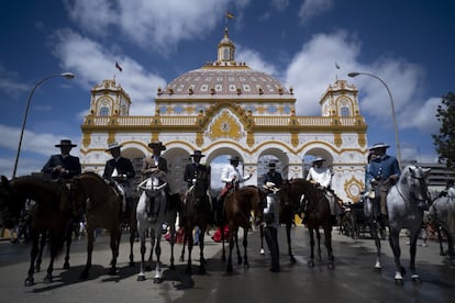 La portada de la Feria es el punto de encuentro y referencia de quien la visita. Este 2019 representa el Casino de la Exposición, conmemorando el evento de 1929.