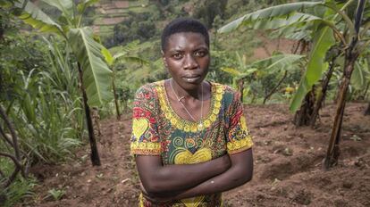 Una granjera en su parcela de Jomba, en Ruanda.