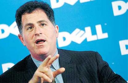 Michael Dell, presidente de Dell, dio ayer en rueda de prensa explicaciones sobre la situación de la empresa. Dell entra en zona de turbulencias