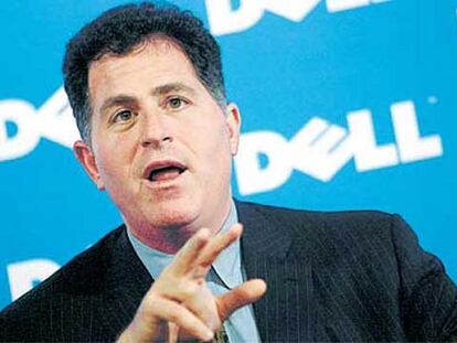 Michael Dell, presidente de Dell, dio ayer en rueda de prensa explicaciones sobre la situación de la empresa. Dell entra en zona de turbulencias