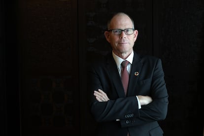 Mark Suzman, director ejecutivo de la Fundación Gates, durante una entrevista en Sevilla, en el marco de la celebración de la IV Conferencia sobre Financiación al Desarrollo esta semana.