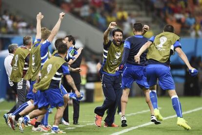 Los jugadores de Italia celebran la victoria ante Inglaterra