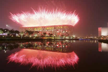Los fuegos artificiales fueron uno de los grandes atractivos de la ceremonia de inauguración de Pekín 2008 en el estado Nacional, el Nido. Unas 15.000 personas actuaron ante 91.000 espectadores en el estadio y 4.000 millones a través de la televisión.