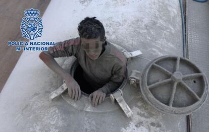 Uno de los jóvenes que viajaba en el interior de la hormigonera.