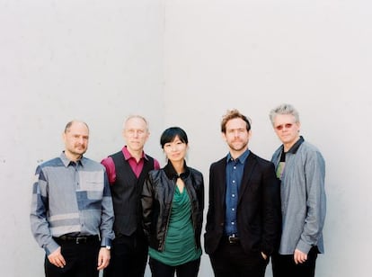 Kronos Quartet con Bryce Dessner, (segundo por la derecha).