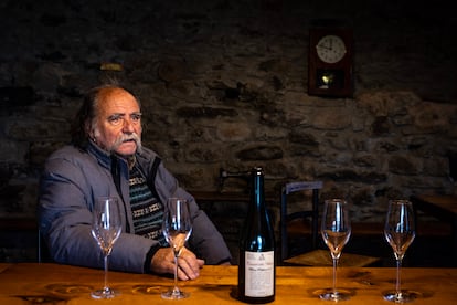 Carles Alonso, propietario de la bodega Carriels dels Vilars, conversa sobre la manera ancestral para elaborar vinos naturales.