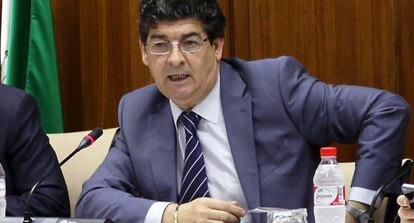 Diego Valderas, en una comisi&oacute;n parlamentaria.
