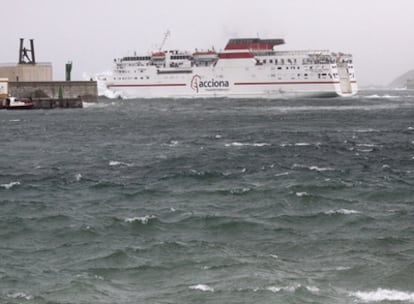 El transbordador <i>Las Palmas de Gran Canaria</i> sale del puerto de Ceuta al mediodía del viernes.