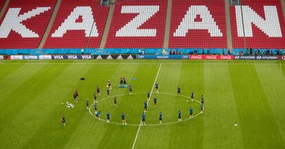Seleção espanhola treina na Kazan Arena, local da partida contra o Irã.