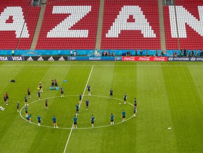 Seleção espanhola treina na Kazan Arena, local da partida contra o Irã.