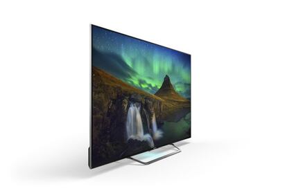 <strong>ANDROID EN LA ‘TELE’ A UN PRECIO MUY ATRACTIVO</strong></br> ¿Un televisor de Sony equipado con una plataforma para móviles de uso masivo? Así es. El gigante japonés tuvo la feliz idea de equipar su KD-55X8505C con Android, el sistema operativo para móviles líder en el mundo. Así que esta tele puede ejecutar algunas de sus apps. El monitor es un LED con pantalla de 55 o 65 pulgadas; eso logra una resolución 4k (el nuevo estándar del mercado), y la gran noticia es que en su última actualización del software se incluyó el soporte a HDR. Es posible que este televisor no destaque en nada en especial, pero precisamente por este motivo, se trata de una opción muy equilibrada para quienes quieran obtener un buen rendimiento del dinero invertido. <strong>></strong> 65/78 pulgadas <strong>></strong> LED <strong>></strong> Desde 1.535,39 €