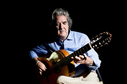 El guitarrista Rafael Riqueni en el teatro municipal de la localidad sevillana de Arahal.