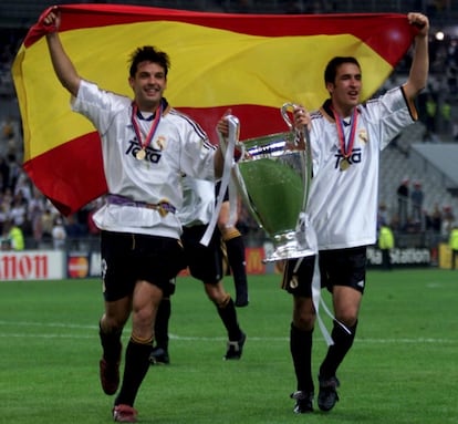 Con tres "orejonas" en su palmarés, Raúl es también el máximo goleador de la Copa de Europa. En la imagen celebra junto a Morientes la segunda de ellas, conseguida tras ganar (3-0) al Valencia.