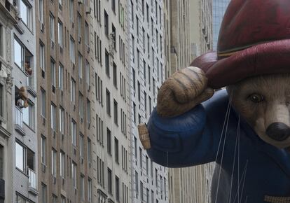 Un globo del oso Paddington, en un momento del desfile.