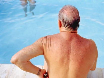 El cabello del hombre es, desde hace un tiempo, un tema constante de conversación. ¿Pierde pelo? ¿Se ha puesto pelo? ¿Ha considerado ponerse pelo? ¿Toma algún medicamento tipo Finasterida para no perderlo?