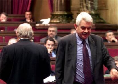 Maragall se cruza con Pujol en el último debate de política general, celebrado en octubre de 2002.