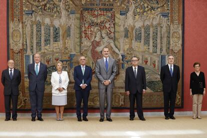 El rey Felipe recibió este jueves en el Palacio de El Pardo a los directivos de la Real Academia de Ciencias Morales y Políticas, Benigno Pendás y Miguel Herrero y Rodríguez de Miñón​, entre otros. 