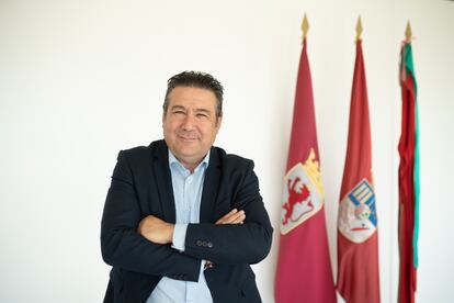 Luis Mariano Santos, candidato del partido leonesista UPL, en junio de 2023.