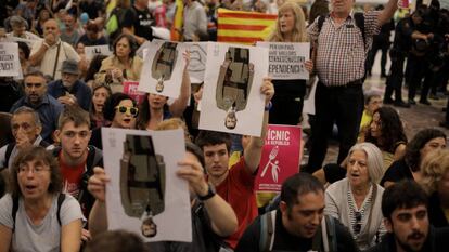 Manifestación convocada por Tsunami el pasado mes de octubre, en la estación de Sants