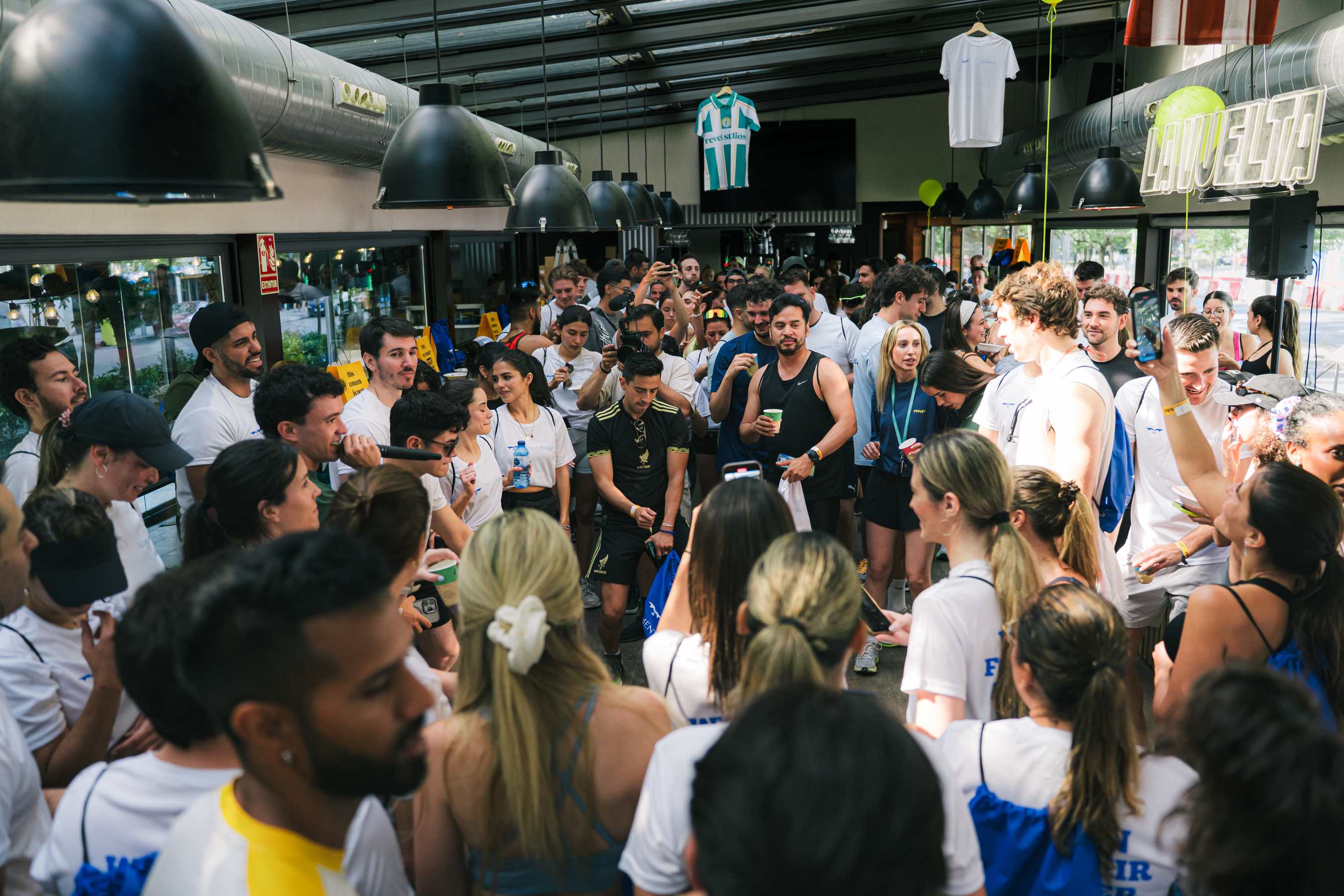 Asistentes a una fiesta Revel, encuentros organizados para corredores que quieren seguir celebrando después de practicar running. [Foto cedida]