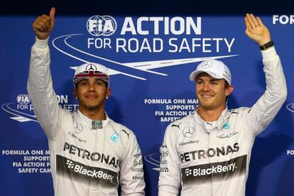 Hamilton y Rosberg, tras la cronometrada de este sábado en Abu Dabi.