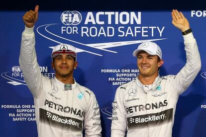 Hamilton i Rosberg, després de la cronometrada d'aquest dissabte a Abu Dhabi.