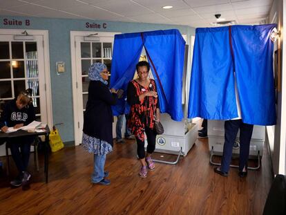 Una mujer tras votar en Filadelfia