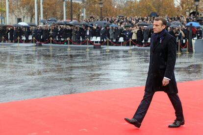 El presidente francés, Emmanuel Macron, es el maestro de ceremonias en unos actos que comenzaron unos minutos después de las 11.00 hora local y en los que también participan más de 70 jefes de Estado y Gobierno y una quincena de dirigentes de organizaciones internacionales.