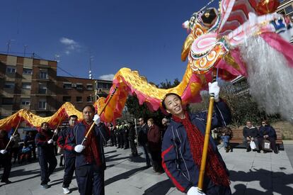 Celebración de la llegada del Año Nuevo chino en el barrio de Usera en Madrid.
