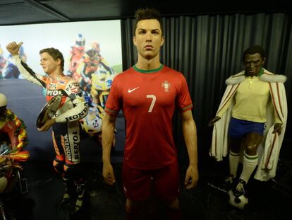 Soccer star Cristiano Ronaldo occasionally sends his personal hairdresser to the museum in order to update his waxwork’s hairstyle.