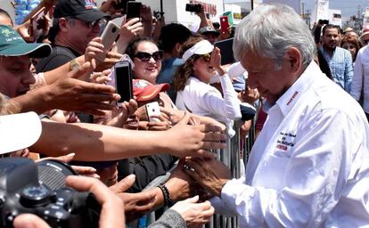 El puntero Andrés Manuel López Obrador en Baja California.