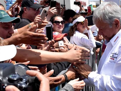 El puntero Andrés Manuel López Obrador en Baja California.