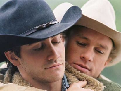 Los actores Jake Gyllenhaal (izquierda) y Heath Ledger, en una escena de <i>Brokenback Mountain</i>.