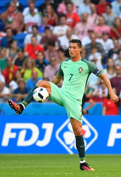 Libertado da tensão por marcar gols na Eurocopa, Cristiano Ronaldo liderará Portugal contra a Croácia para tentar a classificação para as quartas.