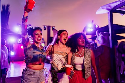 Un reciente estudio revela que 3,25 millones de españoles viven en municipios sin bares de copas ni discotecas.