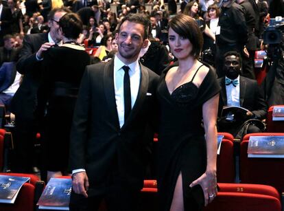 Alejandro Amenábar y Penélope Cruz en la gala de los premios Goya.