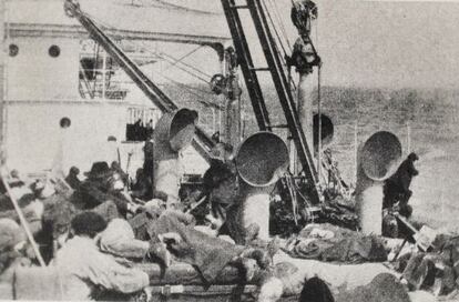 Imaxe dos pasaxeiros de terceira clase nun barco que se dirixe a Buenos Aires. A foto pertence ao libro Galegos: as mans de América