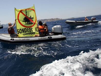Protesta de Greenpeace contra unas prospecciones frente a La Albufera hace una década. 