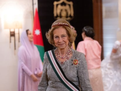 La reina Sofía en la recepción del día de la boda real del Príncipe Hussein de Jordania y Rajwa al Saif, en Amán.