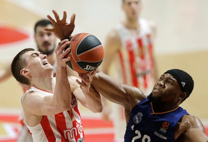 Yabusele intenta taponar a Lazarevic