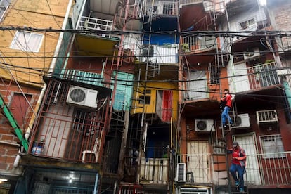 Frentes de viviendas en la Villa 31 de Buenos Aires.