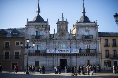 El partido con más recorrido en la provincia de León es la Unión del Pueblo Leonés (UPL), que históricamente tiene menos peso en la comarca berciana. UPL cuenta con un procurador en el Parlamento de Castilla y León y reivindica el regionalismo que deje a León al margen de Castilla, una reclamación constante desde 1983.